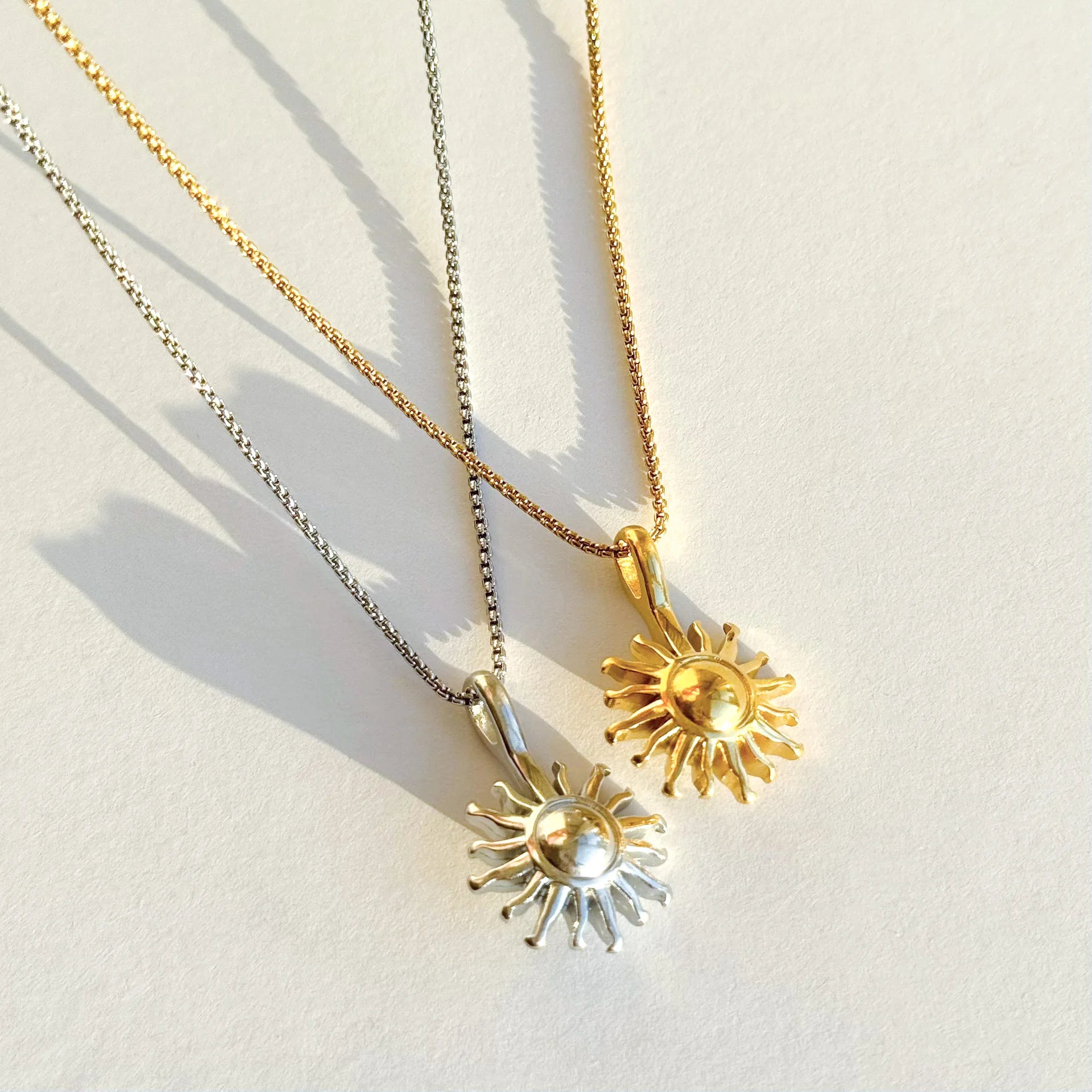YF4062 Waterproof 18k Gold Plated Non Tarnish Jewelry Stainless Steel Vintage Court Design Sun Flower Pendant Box Chain Necklace