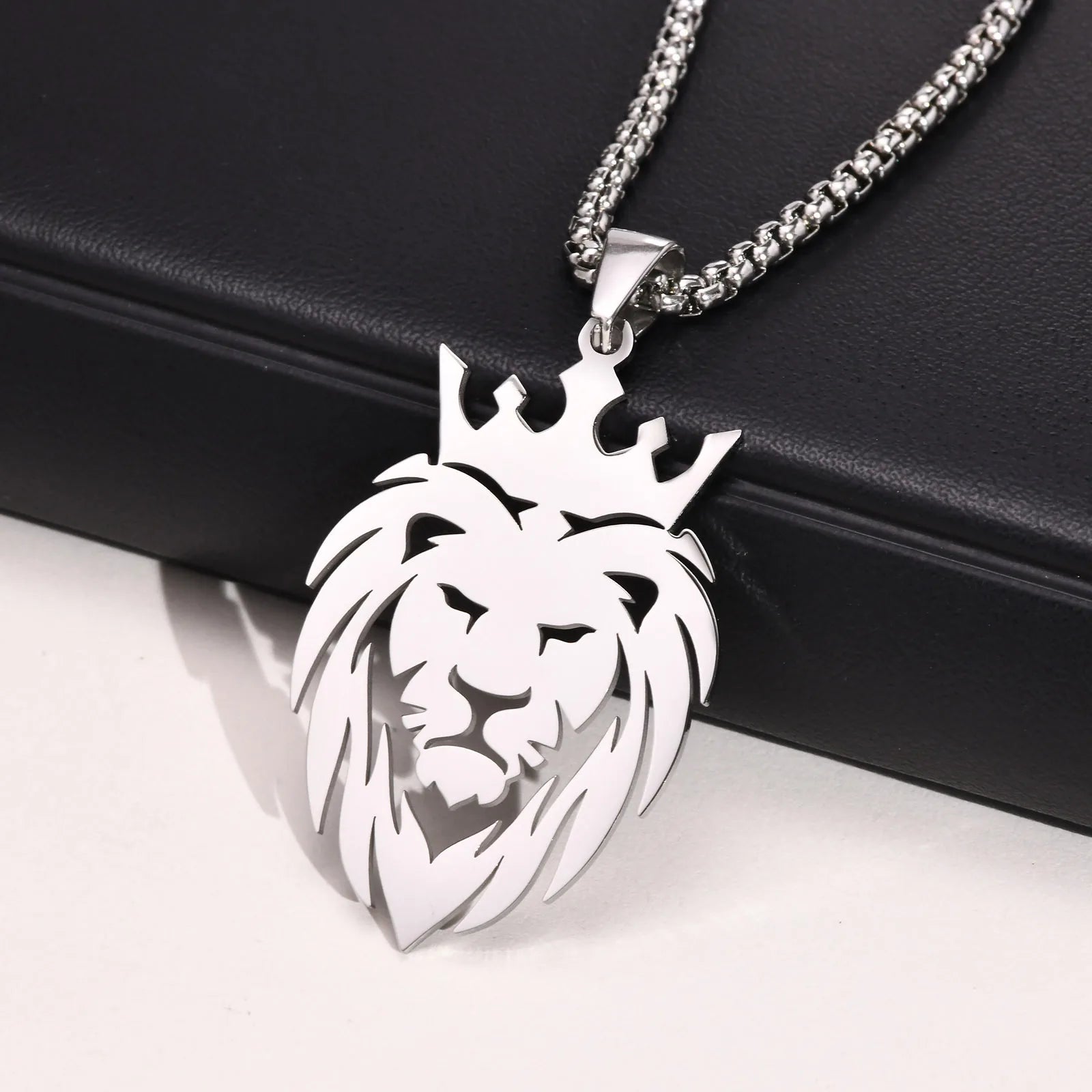Male Hip Hop Hollow Lion King No Fade Stainless Necklace Pendants Charm Lion Head Animal Pendant Necklace