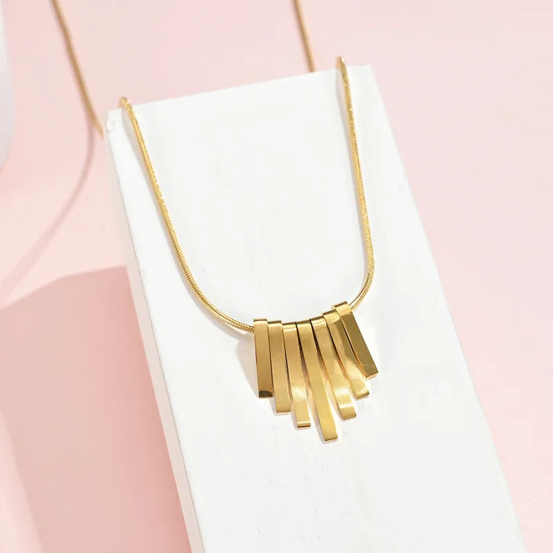 DAIHE New Fashion Geometric Square Pendant Necklace Stainless Steel Round Snake Chain Necklace Women