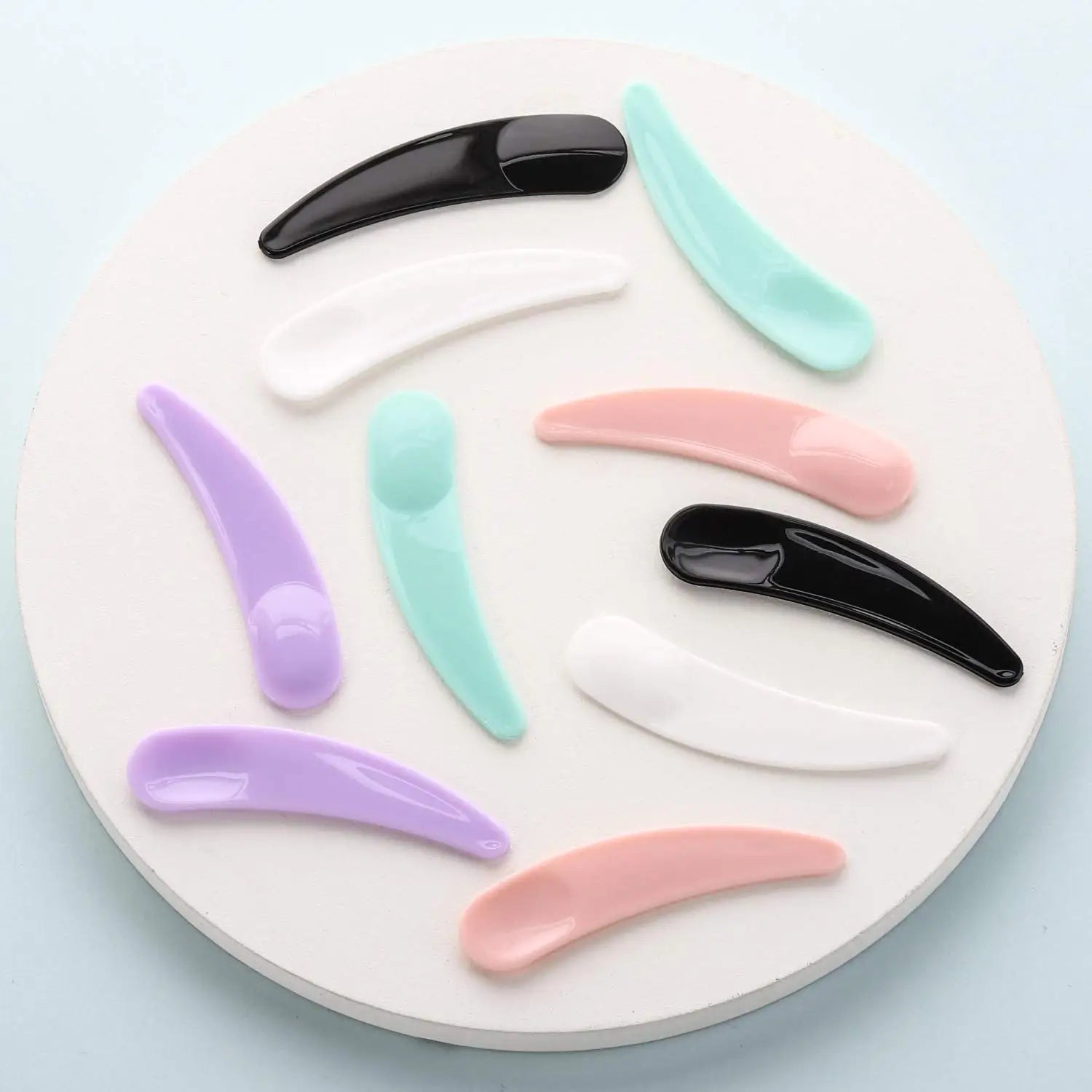 2024 Wholesale Plastic Mini Makeup Spatula Multi Colored Disposable Curved Cosmetic Plastic Facial Spoon