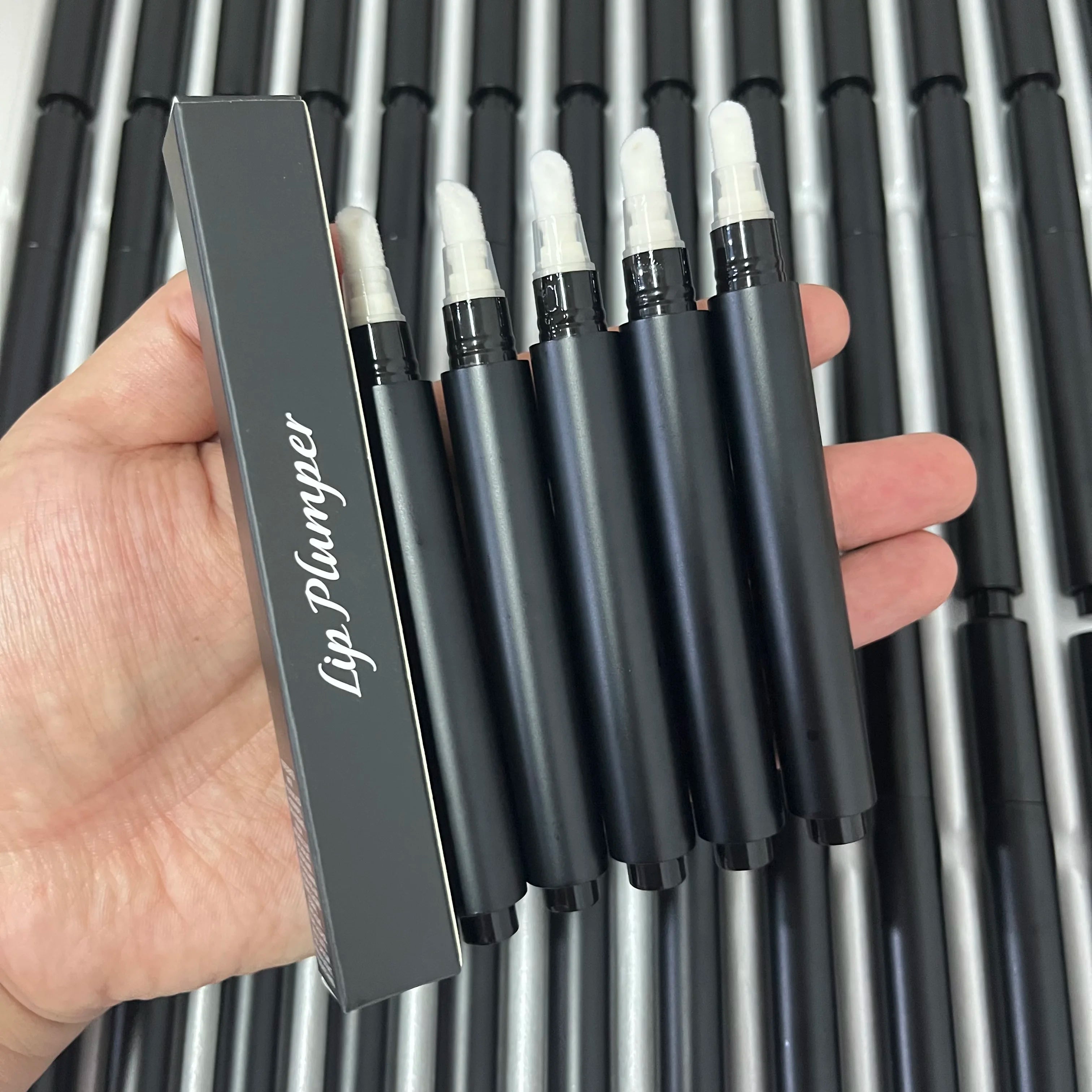 New Arrivals Mineral Hyaluronic Acid Long Term Pout Waterproof Lip Plumper Gloss Sample Size Private Label