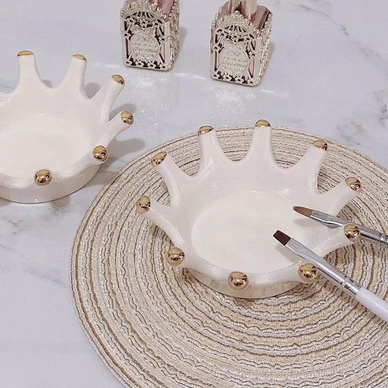Dual Purpose Nail Art Tools Wholesale White Ceramic Crown Acrylic Nail Art Brush Holder Palette Nail Art Brush Holder