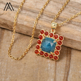 Exquisite Gold Necklace Healing Crystal Pendant Natural Gemstone Malachite Apatite Shell for Party Anniversary Jewelry Gift