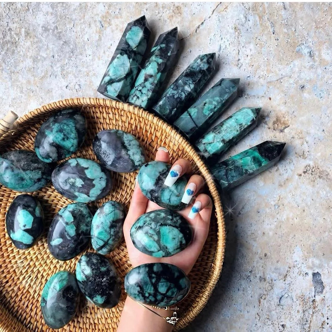 Hot Sale Ying Lai Jewelry YL-885 Natural Crystal Healing Raw Stones Emerald Crystal Quartz Polished Heart Shape Feng Shui Home