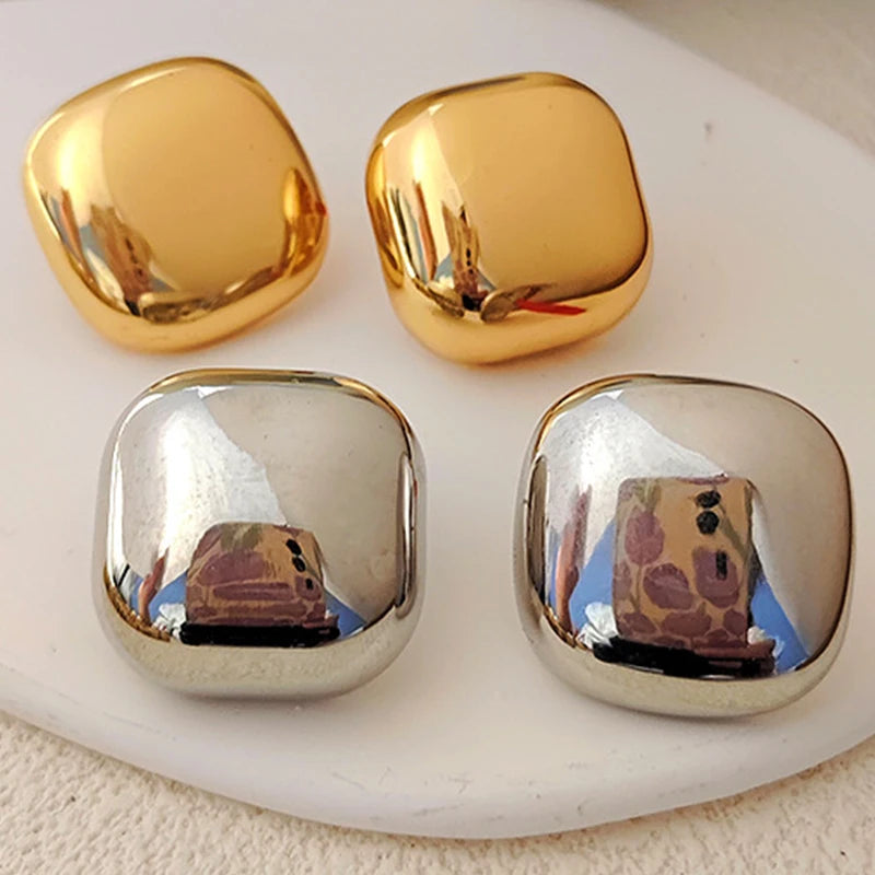 2023 New Arrival Fashion Jewelry Wholesale Smooth square Earrings for Women Luxurious Minimalist square Stud Mini Earrings