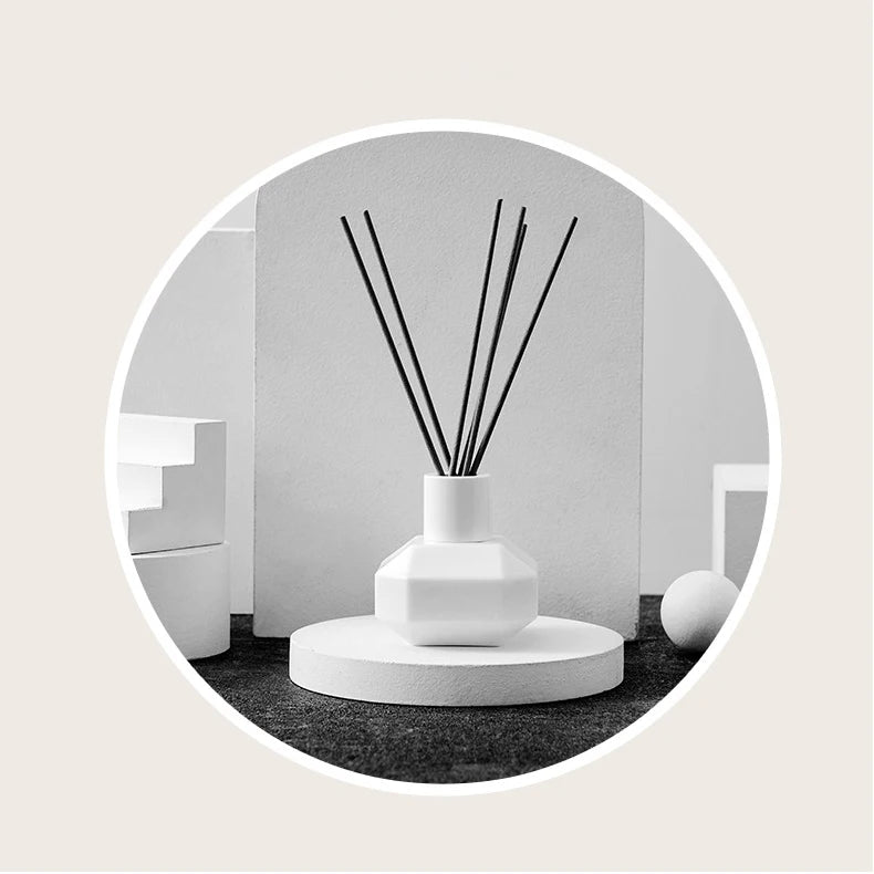 Luxury 100ml White Porcelain Aroma for Reed Diffuser Bottle Custom Design for Office Home Daily Use Crown Cap Ceramic Containers