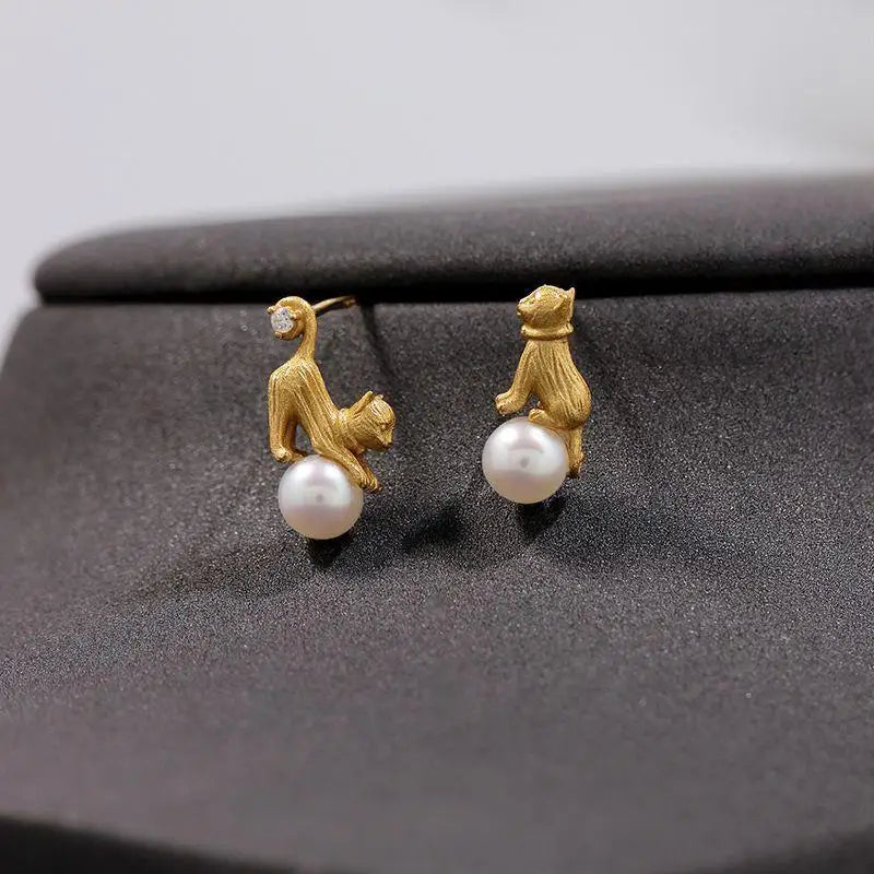 QIUHAN ODM Women Cute Asymmetry Funny Pet Cat Faux Pearl Earrings