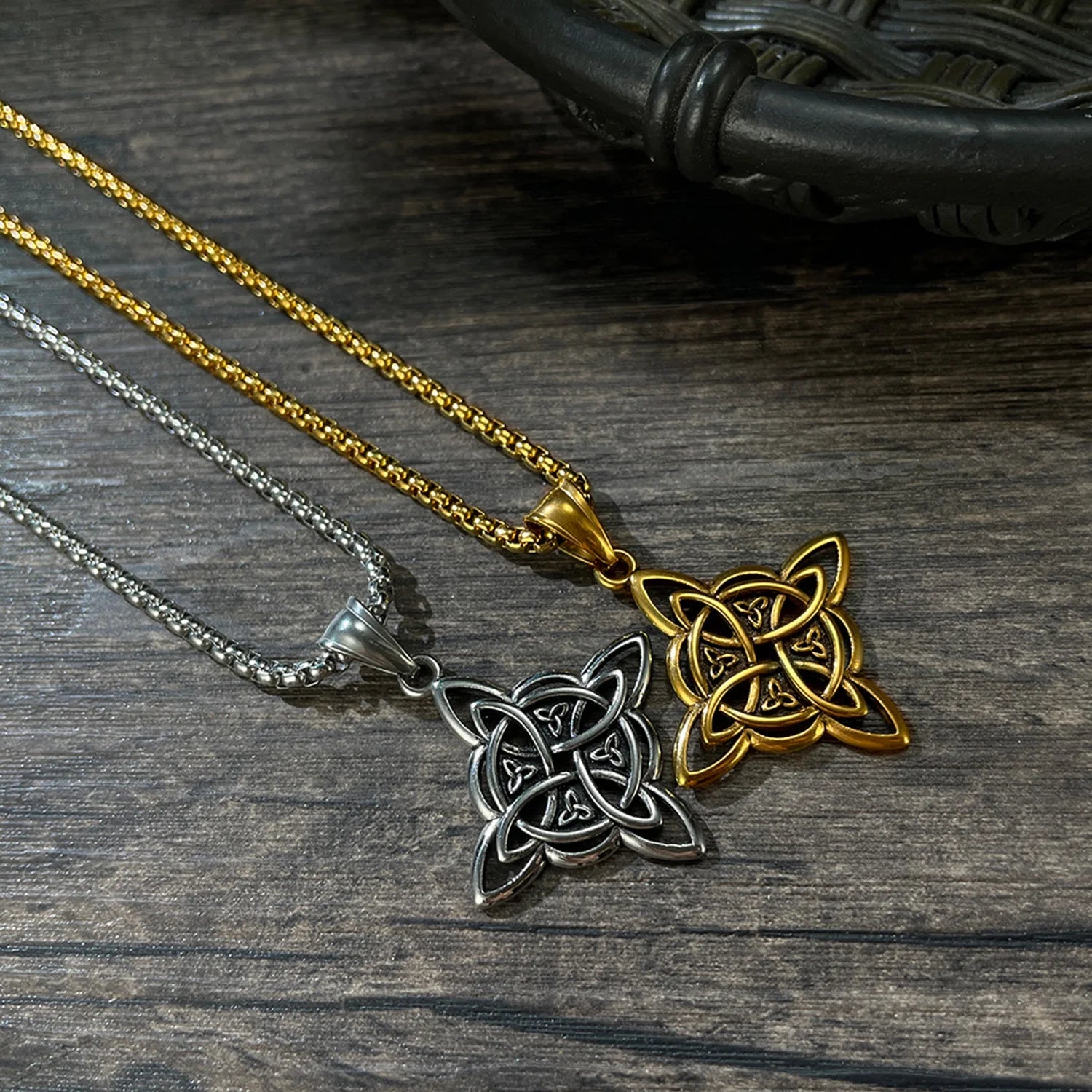 Light Stainless Steel Celtic Knot Pendant Necklace with Link Chain Endless Love Loop Nordic Irish Christian Faith Inspiration