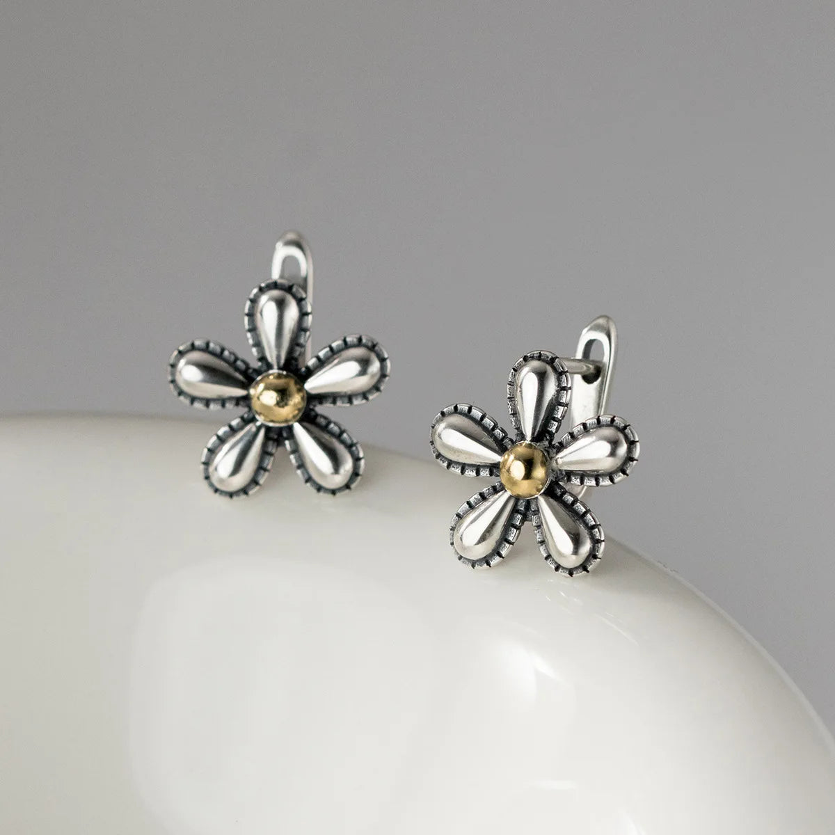 S925 Sterling Silver Sunflower Stud Earrings Color Matching Retro Sweet Delicate Flower Earrings Women