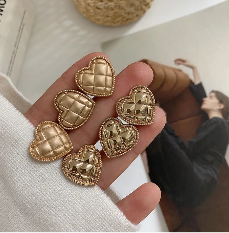 Yiwu Wintop Fashion Accessories Hot Sale Shiny Matte Gold Plating Shank Plaid Heart Metal Buttons for Clothing