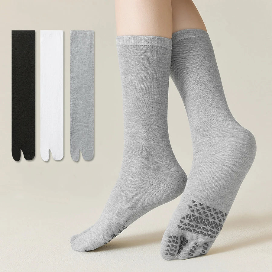 Wholesale Anti-bacterial 2 Toe Split Socks Anti Slip Grip Flip Flop Socks Women Men Non Slip Tabi Socks