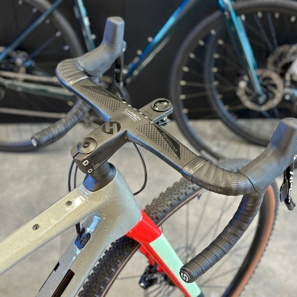 TOSEEK Factory Wholesale Carbon Fiber Integrated Road Bike Handlebar 28.6mm Stem Diameter Free Bike Computer Mount Bicycle Parts