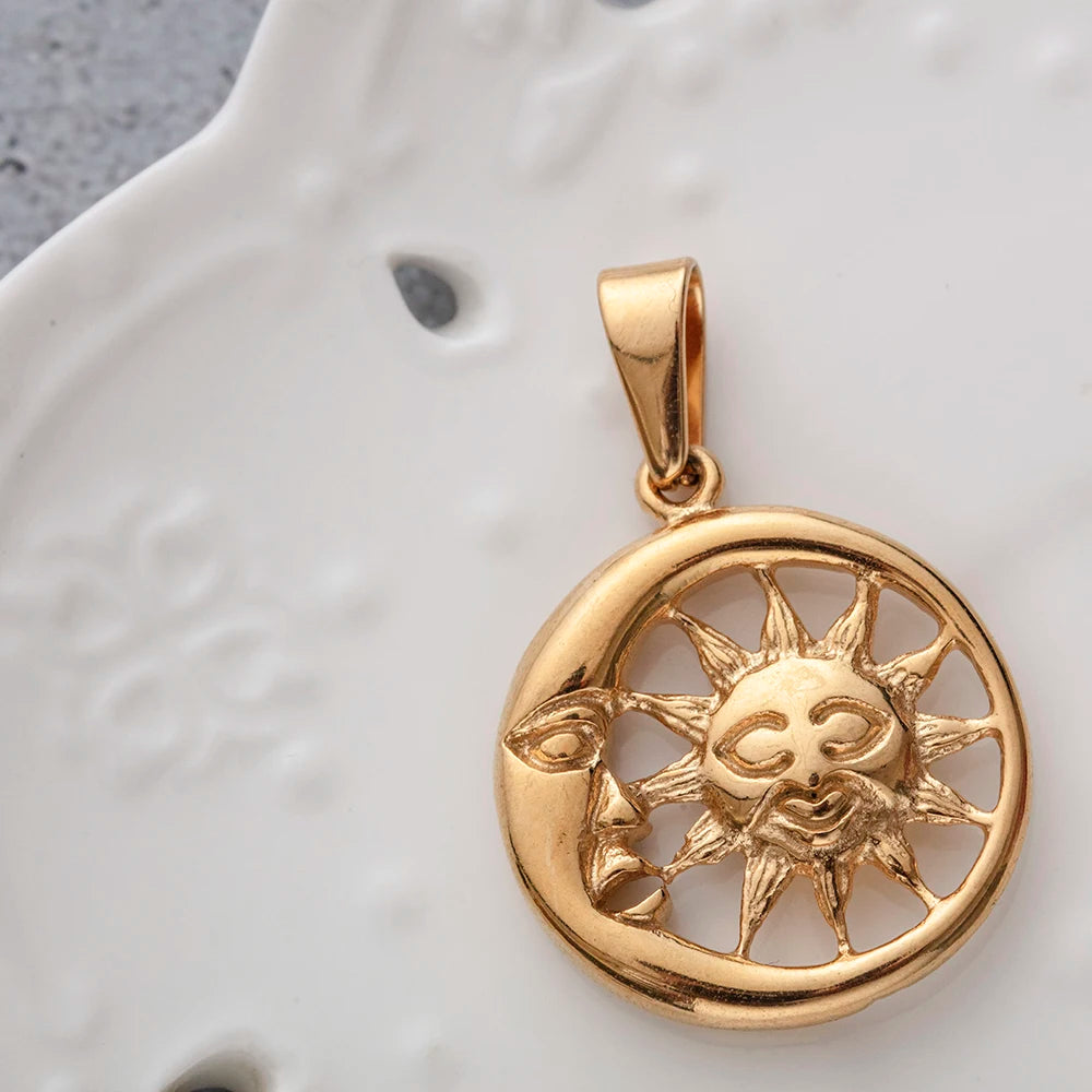 2023 New Fashion Jewelry Moon and Sun Pendant Eclipse Pendant with Gold Sun Magical Charm Stainless Steel Classic Pendant