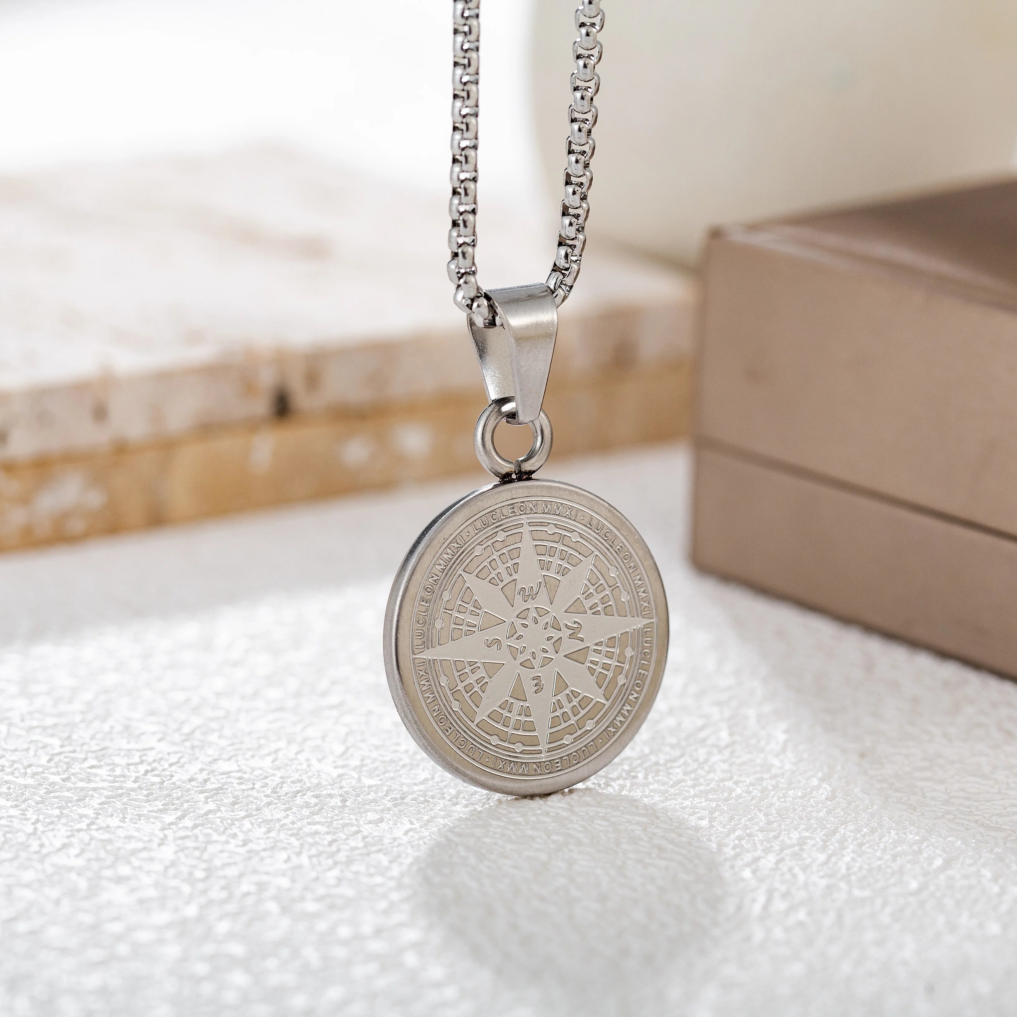 New Man Pendant Compass Necklace Men Fashion Jewelry Stainless Steel Jewelry Pendant Necklace for Man