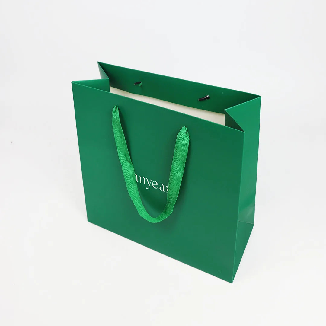 Elegant Gift Bags Private Label Custom Logo 250 Gram Clothes Packaging Shopping Paper Bags
