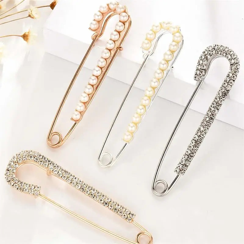 Women Brooch Pins Sweater Shawl Clips Faux Crystal and Pearl Brooches 2 Styles Gold Silver (4 Pieces)