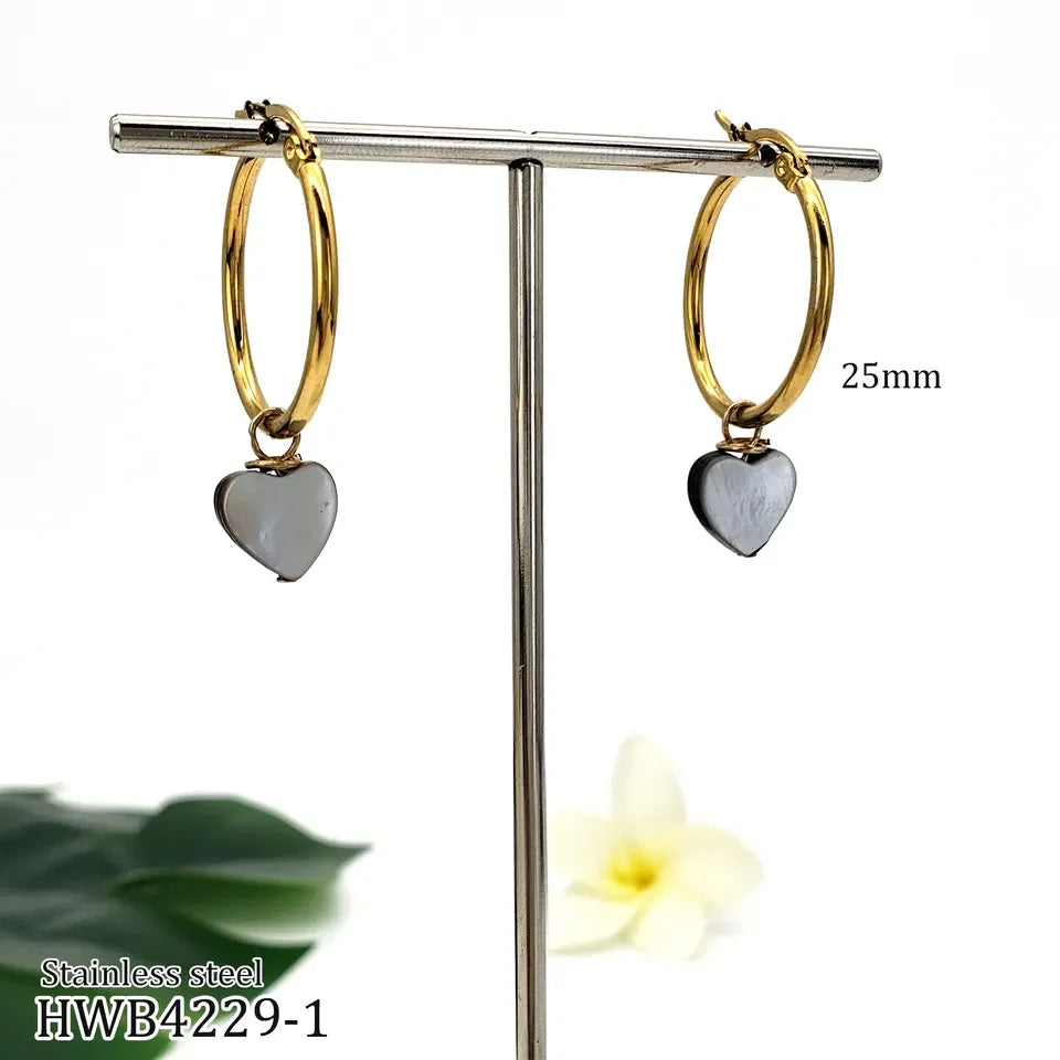 Wholesale Trendy Hawaiian Jewelry Small Hoop Shell Earrings Heart Shaped Pendant Hoop Earrings for Women Gift