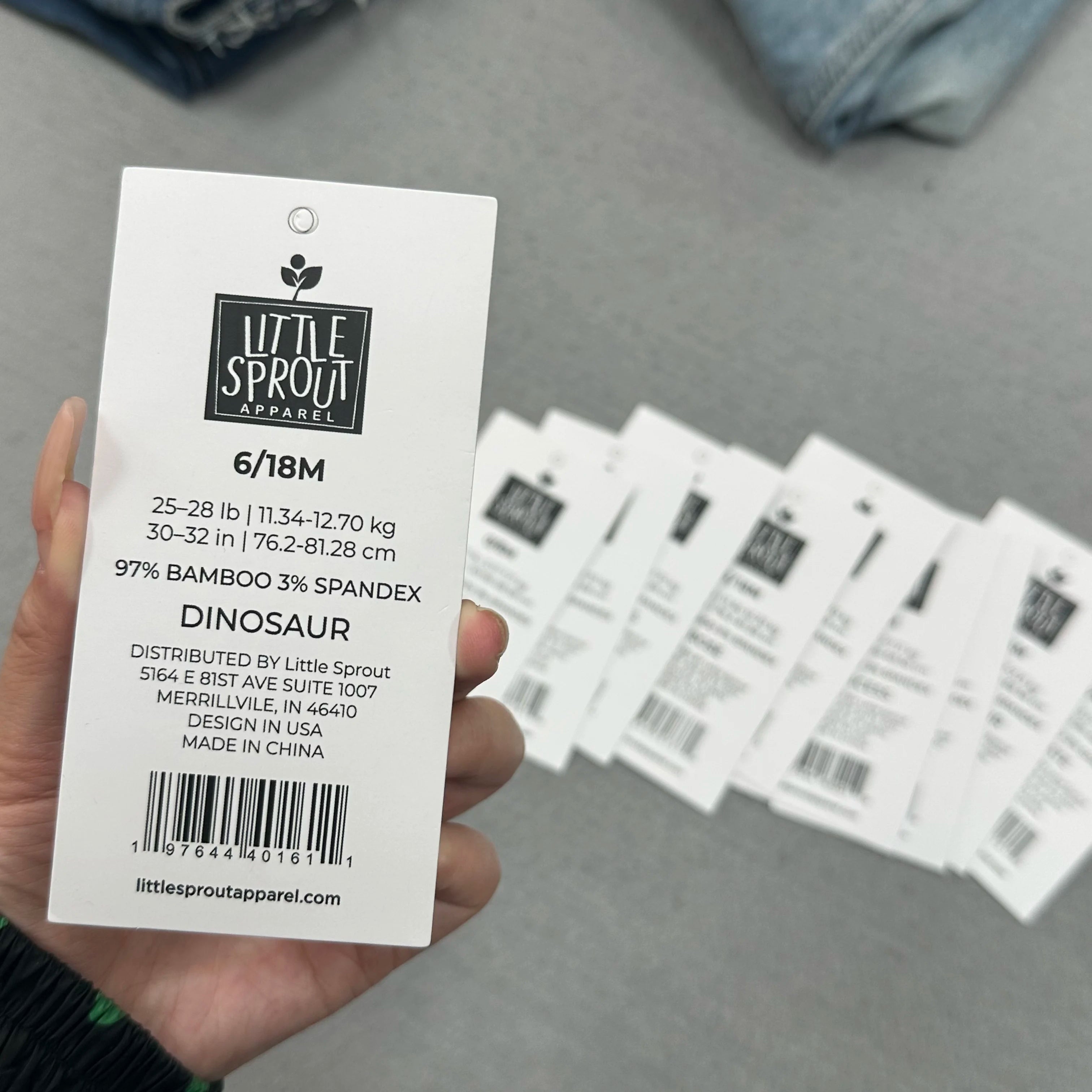 Custom Garment Swing Tag Plastic Cardboard Silver Foil Printing Hang Tags for Clothing Kraft Paper Luxury White Shoes Printed