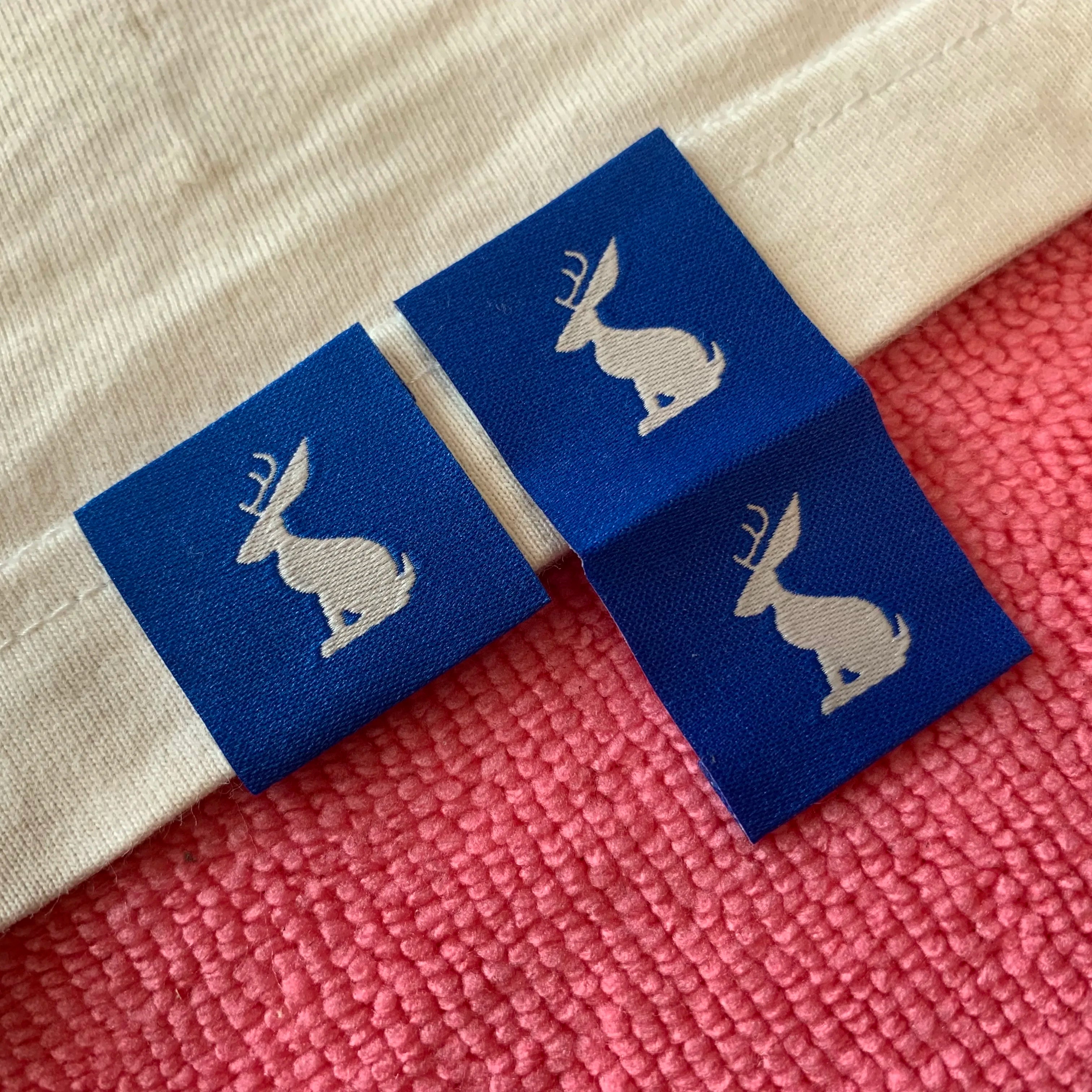 New Design Sewing on Textile Hem Label for Sleeveprivate logo Taffeta Woven Hem Tag for Beanie