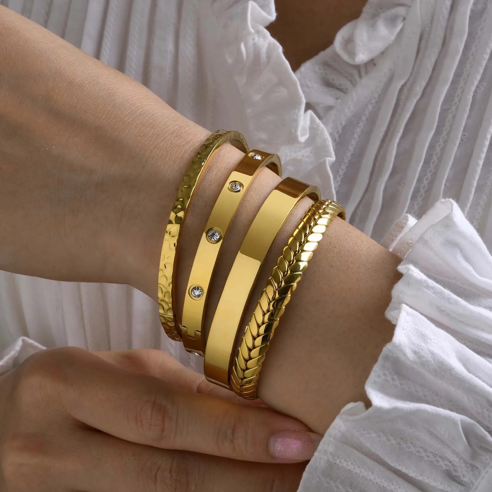 Stainless Steel Smooth Bracelet with Diamonds Fashion Niche Trendy New Ladies Bracelet Jewelry  Fashion Jewelry