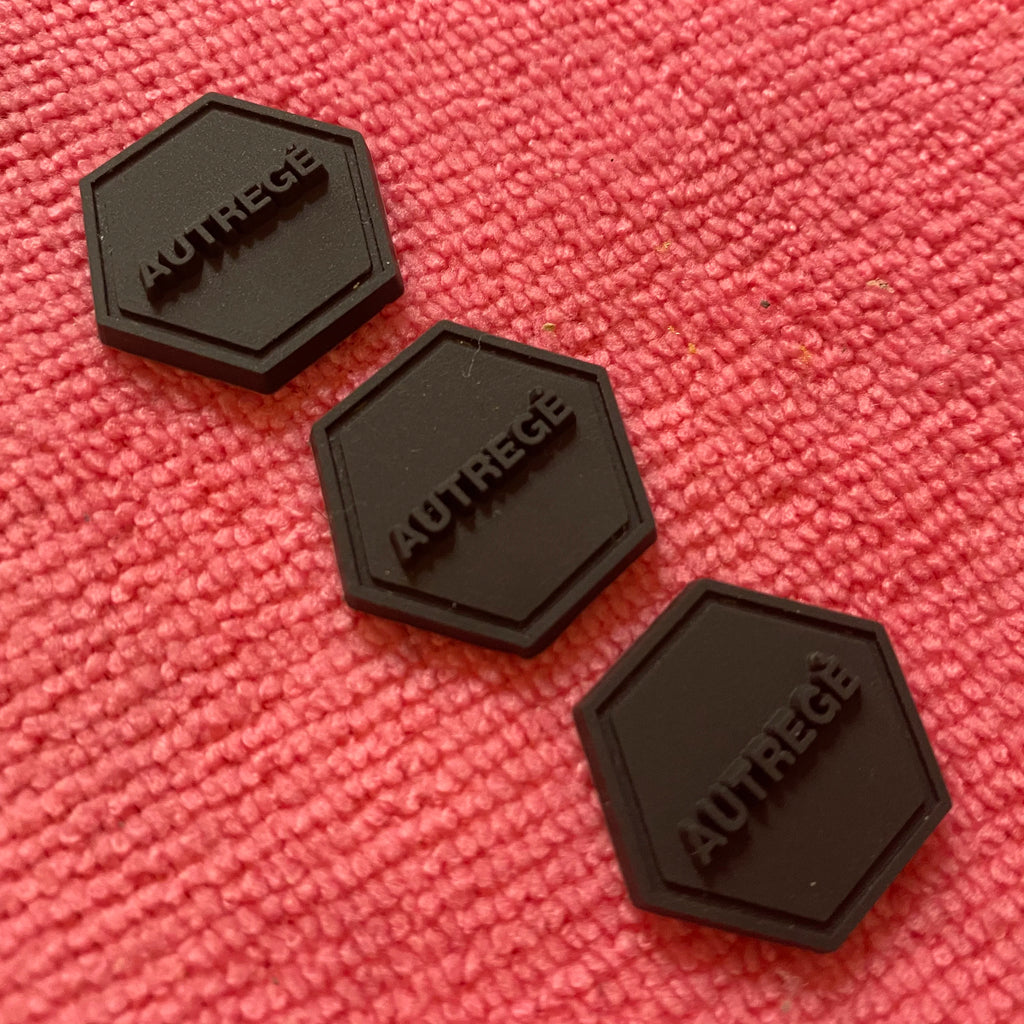 Hexagon Shape 3D Raised logo PVC Rubber Label2.5mm Thickness Rubber Clothing Tag With Sewing Channel