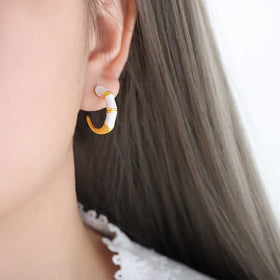 Wholesale New French Asymmetric Colorful Green Enamel Earrings Geometric Simple Personality Elegance Earrings for Women