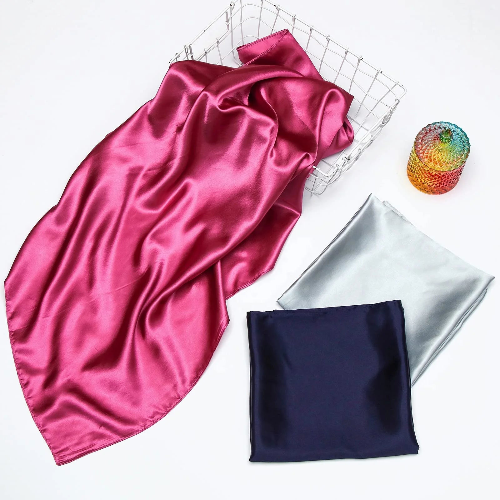 Wholesale Skin-friendly 60x60cm Soft Satin Head Neck Scarfs Custom Solid Colors Lightweight Silky Bandanas for Women Outdoor