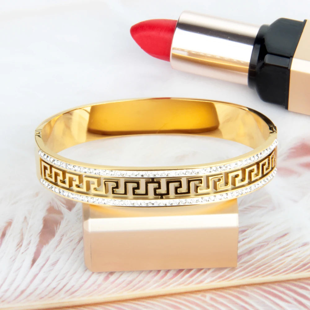 Fashion Unisex Vintage Charm Hollow-out Long Grid Texture Diamond-embedded Gold-plated Stainless Steel Bracelet for Anniversary
