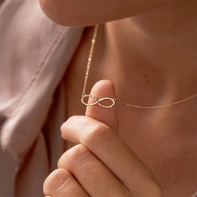Simple Fashion PVD Gold Plating Stainless Steel Zircon Love Infinite Sign Pendant Necklace for Women Girls