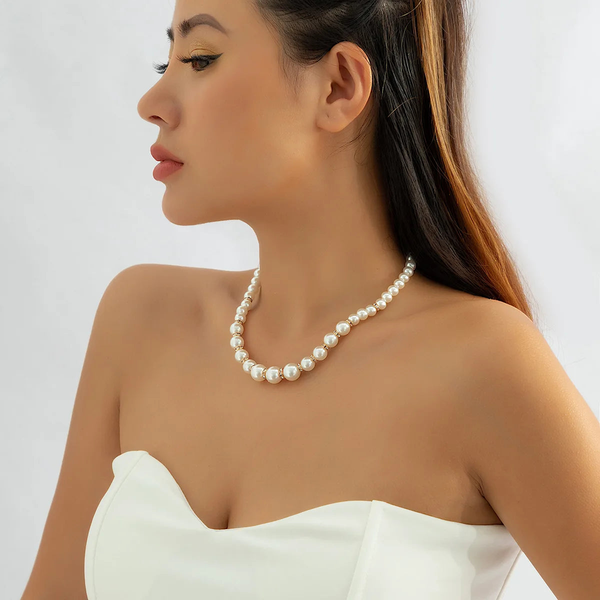 Fashion Niche Retro All-match Design Sense Pearl Necklace Simple Beaded Collarbone Chain Female Necklace