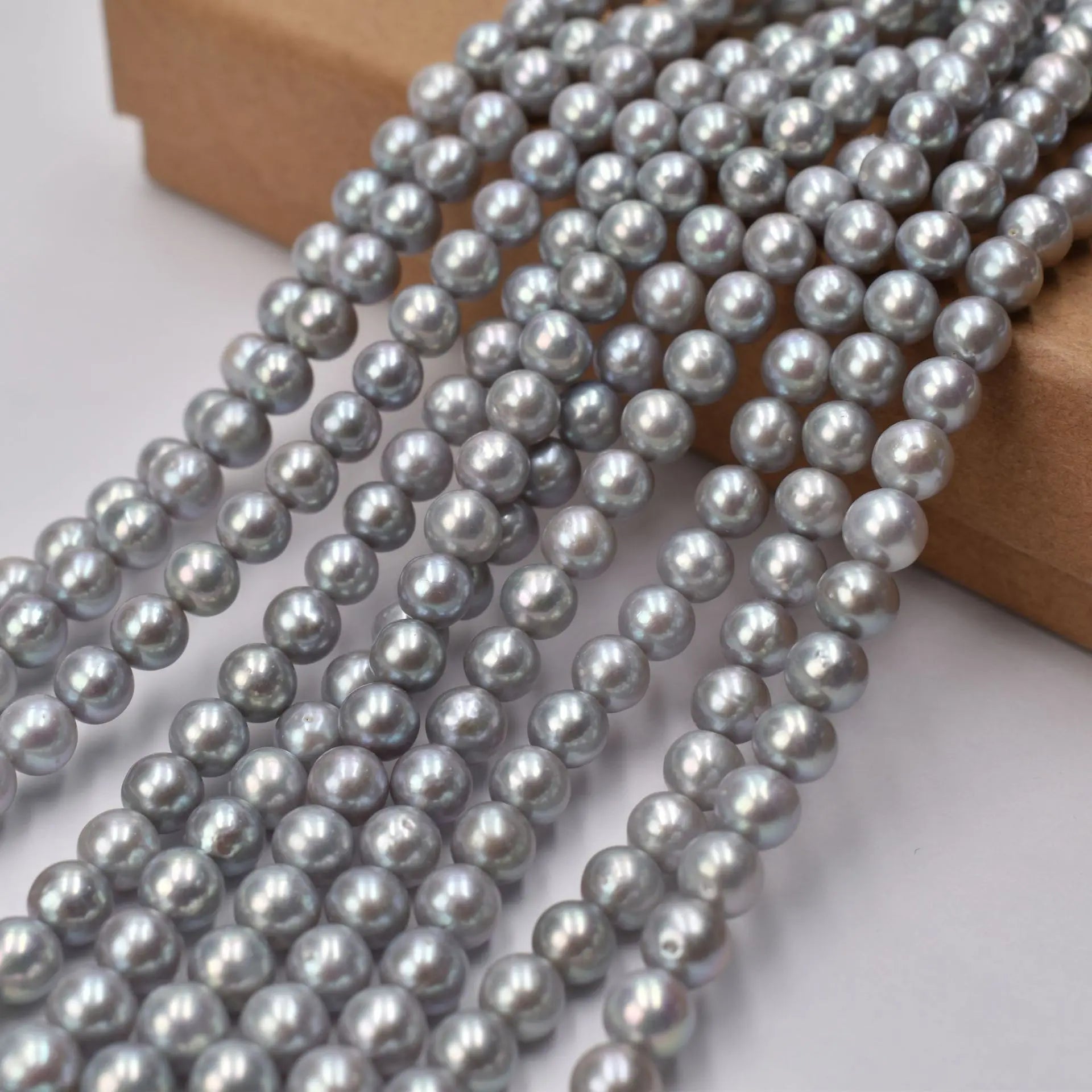7mm AA Natural Gray Color Ak Freshwater Pearls Round Pearl Drilled