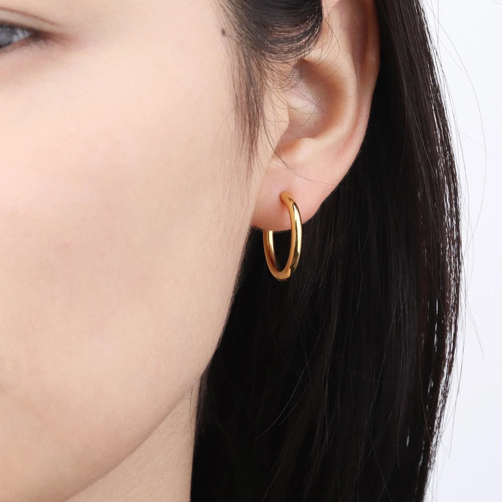 Chris April Stylish Jewelry 316L Stainless Steel Pvd Gold Plated Simple Thin Plain Huggie 20mm Hoops Earrings