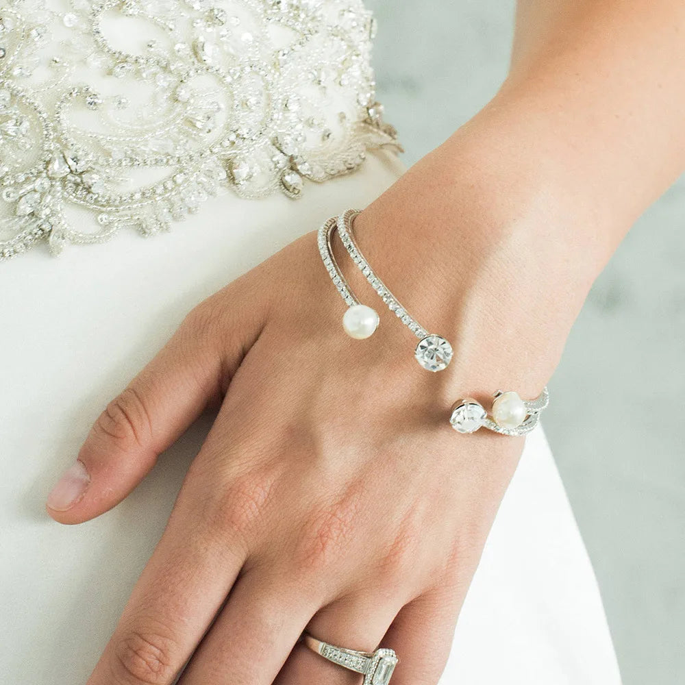 Adjustable Opening Bling Rhinestone Bracelets Women's Fashion Charm Bracelets for Wedding and Party Pearl Bangles Jewelry