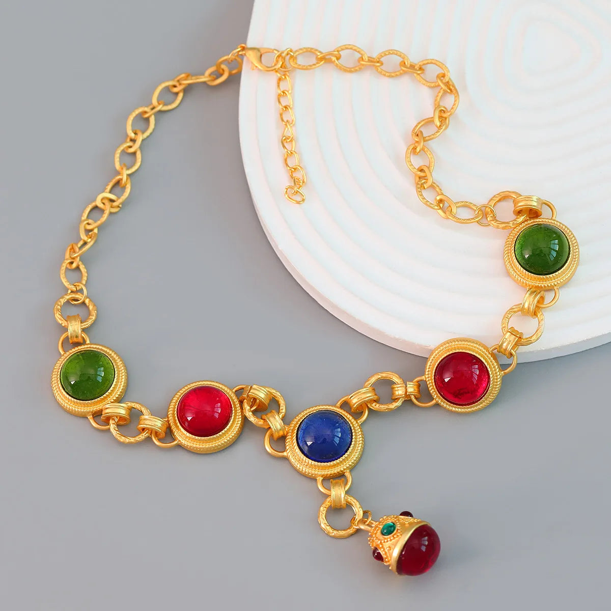 2023 New Arrival Fashion Jewelry Vintage Necklace Trend Hip Hop Necklace Fashion Alloy Round Resin Bohemia Pendant Necklaces