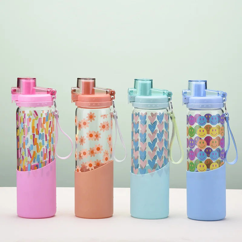 New Design 24oz High Borosilicate Glass Cup Silicone Cover Glass Cup Glass Water Bottles with Hand Rope and Flip Top