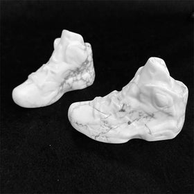 Hot Sale Hand Carved Crystal Carvings Crystal Shoes Howlite Crystal Shoes
