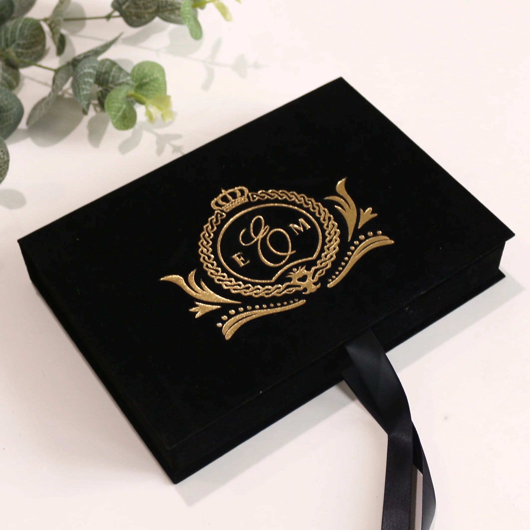 New Style of Hardcover Wedding Invitations with Gold Foil Embossing Card