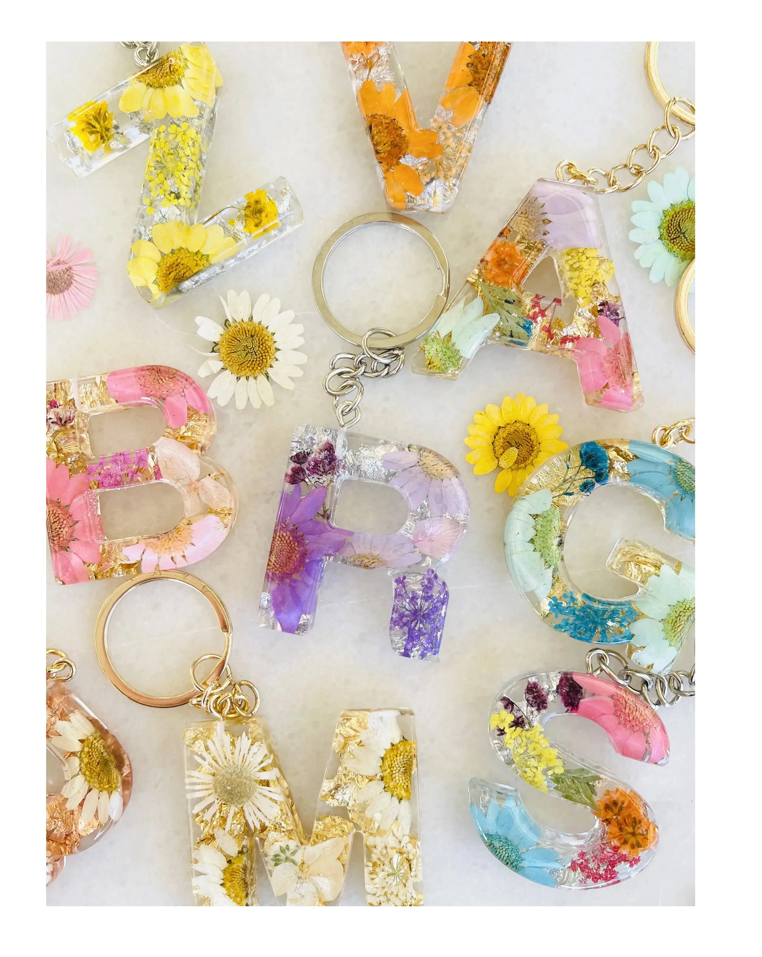 Charm Resin Flower Keyring with Tassel Flora Letter Keychain Initial Keyring Letter Keyring Gifts Jewelry Bag Accessory