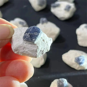 New Arrival Crystals Crafts Specimens Healing Raw Stones Natural Blue Sapphire Rough Stone for Decor
