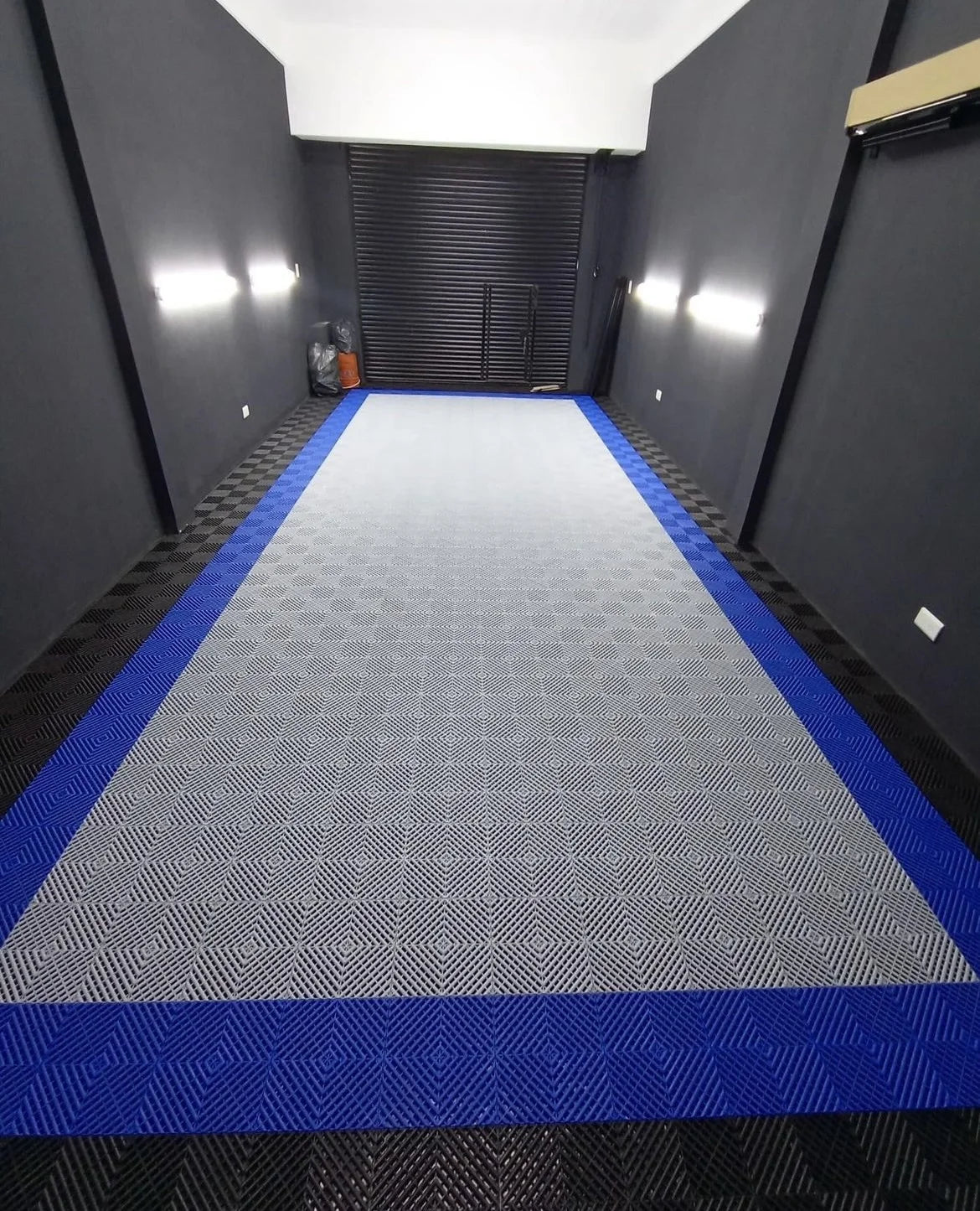 Modern Garage Flooring Interlocking Vinyl Tiles with Click Lock System Waterproof Eco-Friendly Drainage for Car Detailing