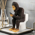 Hot Sale Funny Gorilla Toilet Resin Sculpture Mobile Phone Realistic Fur Texture Hand-painted Fashion White Bathroom Decor Desk