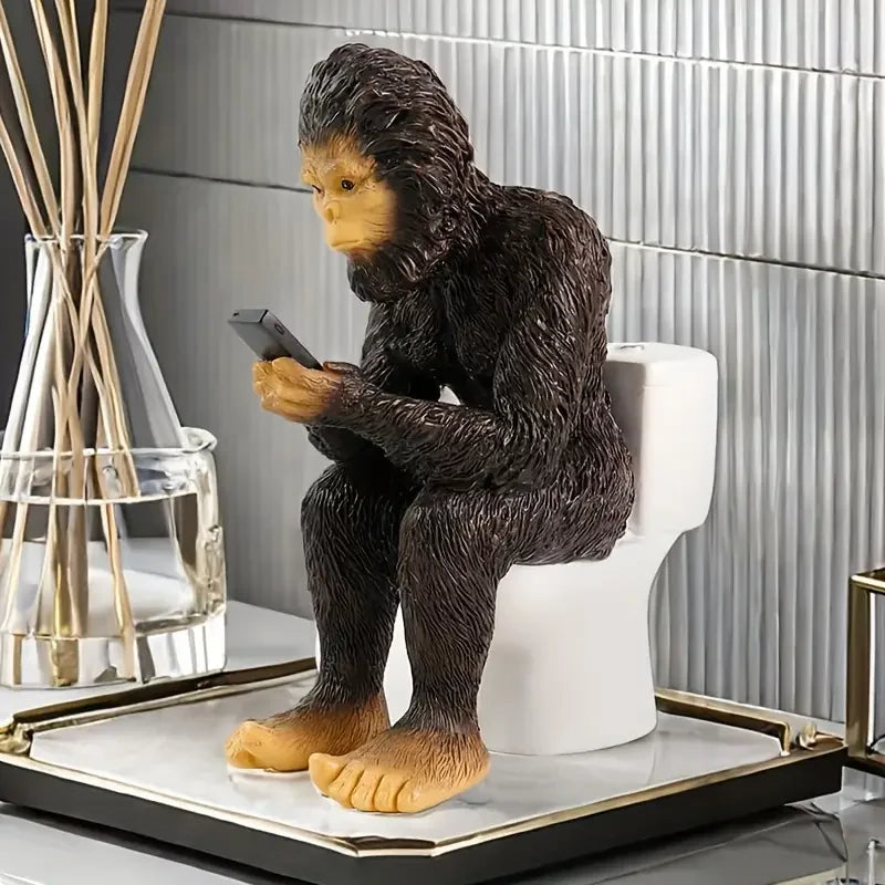 Hot Sale Funny Gorilla Toilet Resin Sculpture Mobile Phone Realistic Fur Texture Hand-painted Fashion White Bathroom Decor Desk