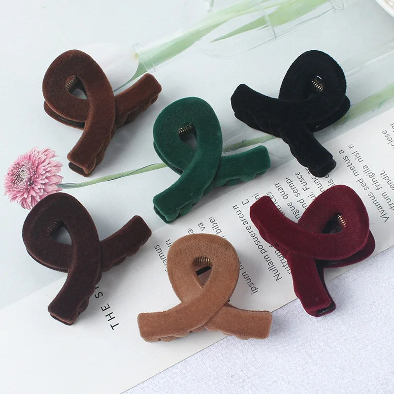 MIO Vintage Soft Flocking Mini Hair Claw Clip Fashion 4.5cm Small Shark Clip Solid Color Cross Plastic Hair Clamp for Women Girl