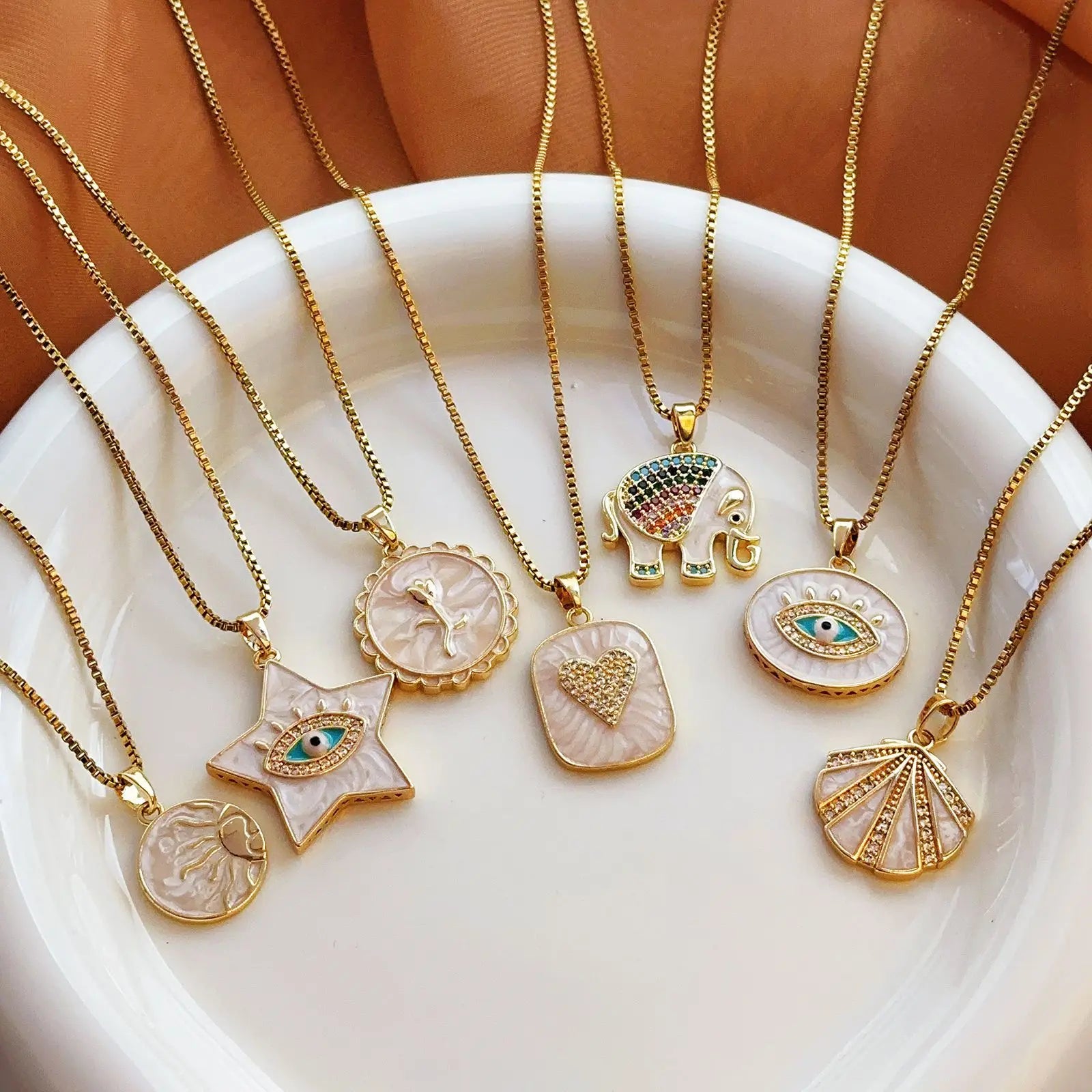 White Shell Copper Light Luxury Evil Eyes Micro-inlaid Zircon Celebrity Shining Necklace for Women