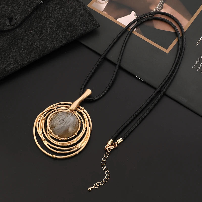 TongLing European Handmade Vintage Jewelry Wax Rope Necklace Metal Circular Shape Pendant Necklace for Daily Life