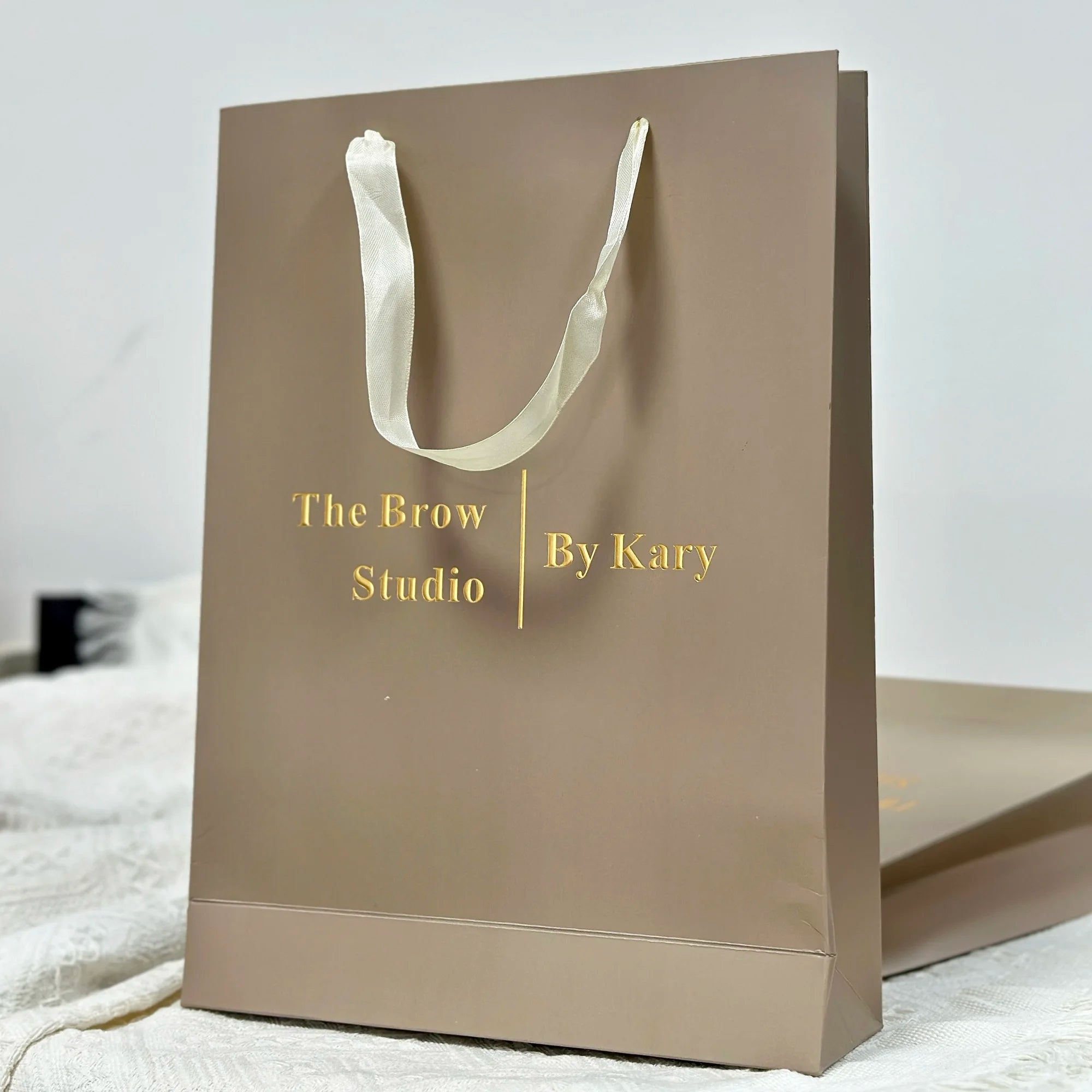 Luxury Brown Kraft Jewelry Packaging Gold Foil Embossed Logo Craft Paper Bag with Ribbon Accessories Brown Paper Bag