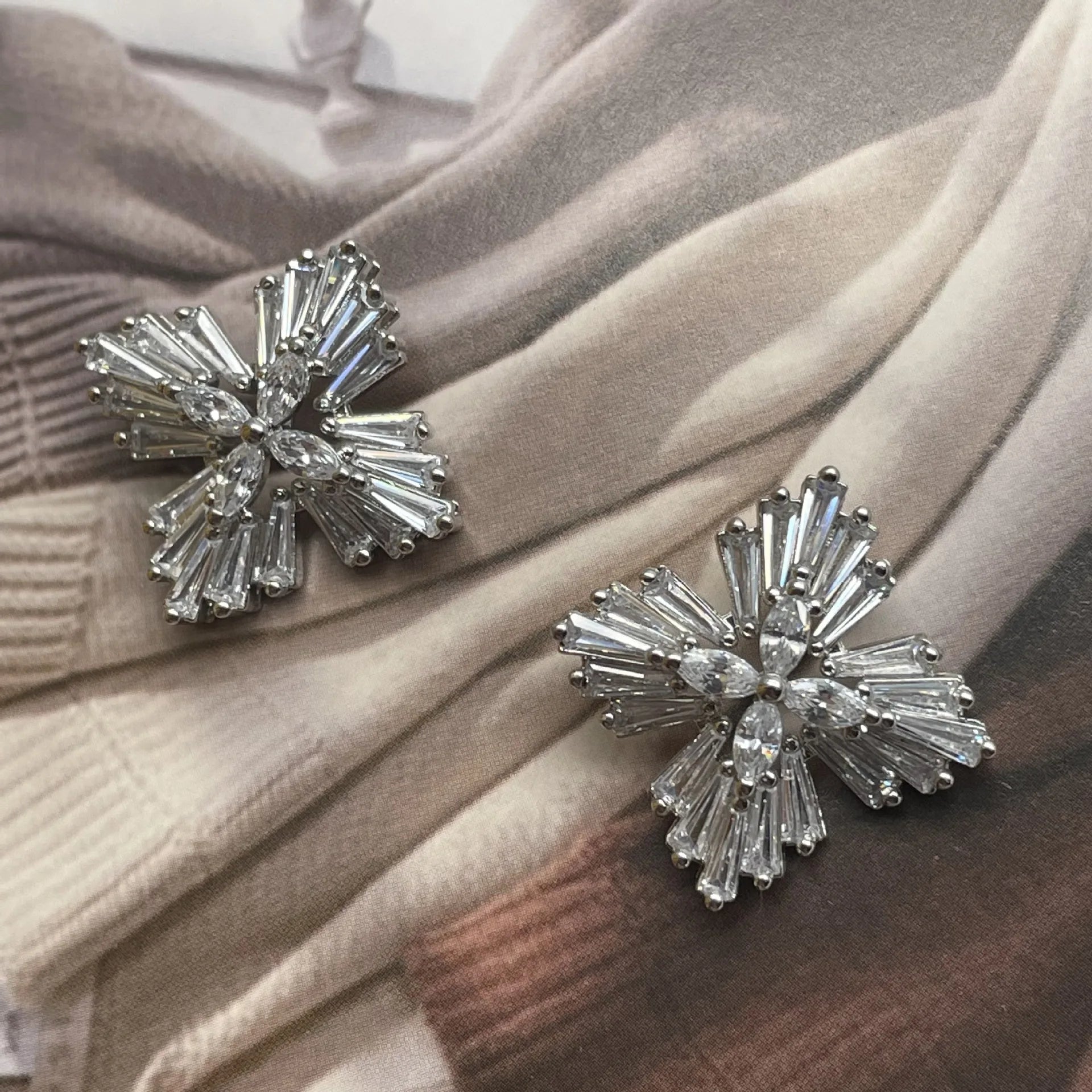 Fashion  Elegant Chic Silver Crystal Rhinestone Pearl Zircon Buttons for Wedding Invitation Garment Dress