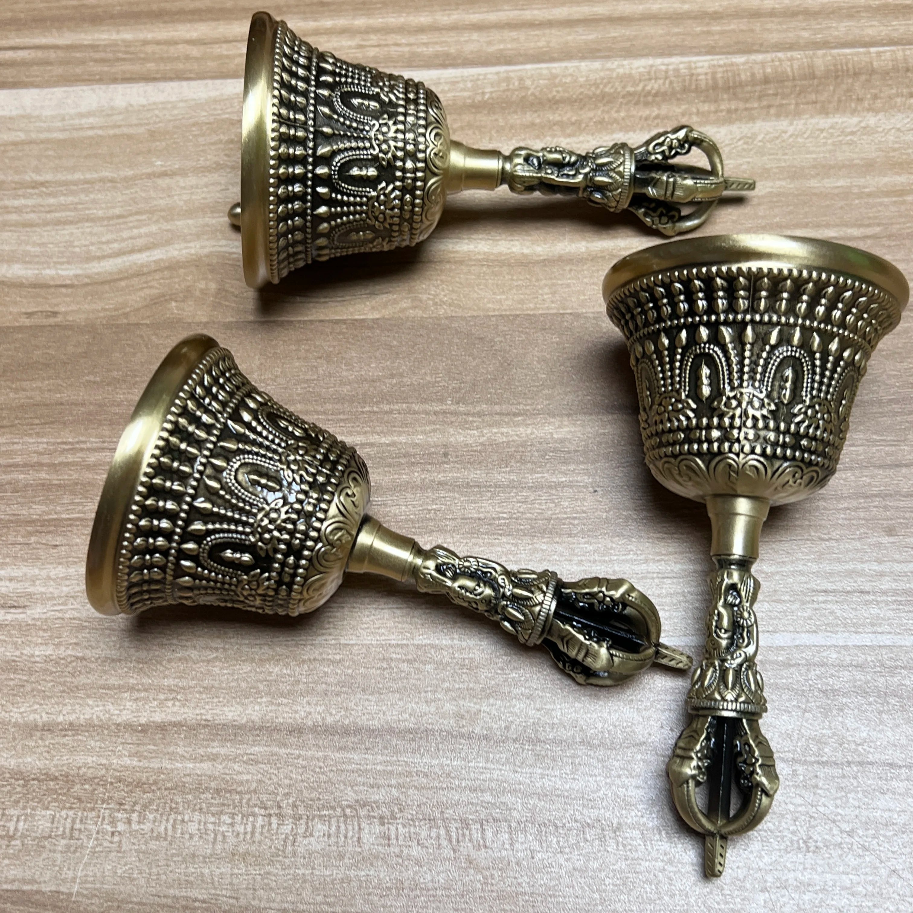 Wholesale Natural Healing Crystal Gemstone Custom Alloy Lucky Bell Metal Bell for Xmas Decoration