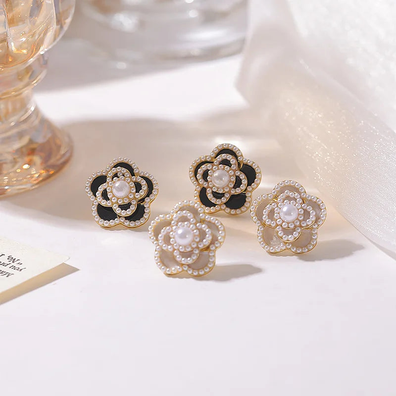 LYC9E15 Wholesale Fashion Small Flower Stud Earrings Classic Flower Stud Earrings