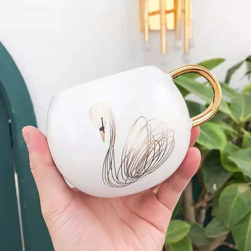 Top Selling Black White Lovers Plating Gold Handle Mugs Cup Creative Milk Tea Drink Breakfast Ceramic Swan Mug